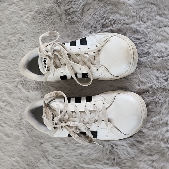 Adidas superstar  girls  3.5 Good used condition - Picture 4 of 5